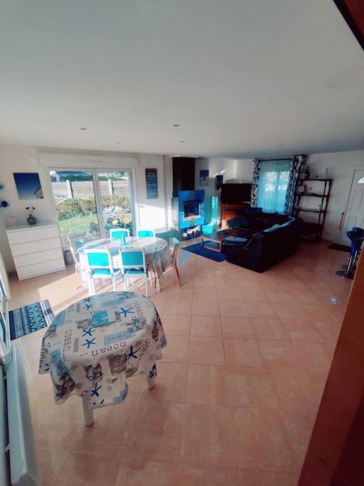 Maison A 400 M De La